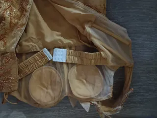 Vestido de fiesta dorado boda gitana