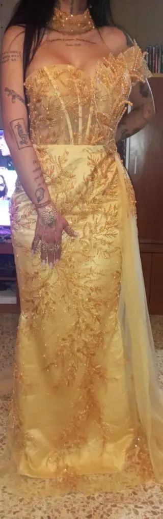 Vestido de fiesta dorado boda gitana