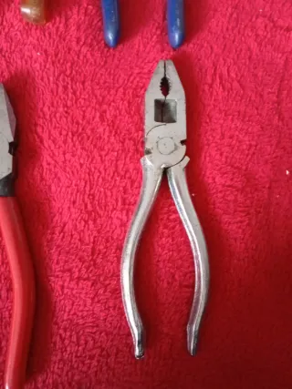 4 Alicates de herramientas