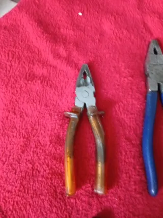 4 Alicates de herramientas