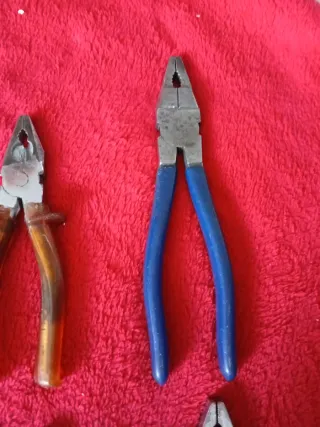 4 Alicates de herramientas