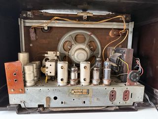 Radio antigua de válvulas Philips BX 400 – Vintage