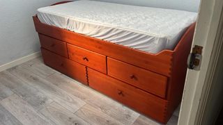 Cama (no nido) con cajones para almacenar