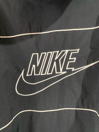 Chaqueta Nike Negra con Capucha