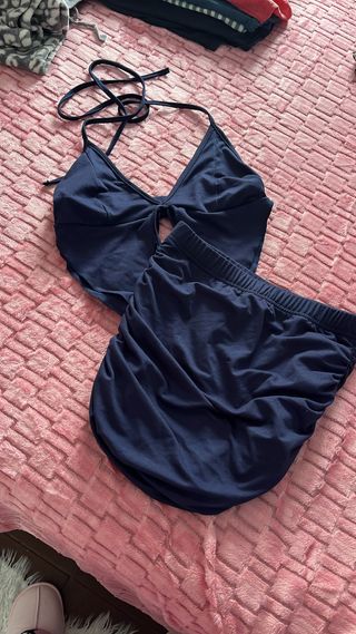 Conjunto azul de top y falda