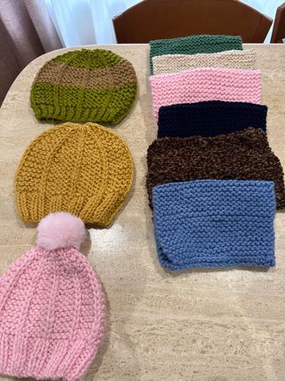 3 berretti e collant con bordo in maglia