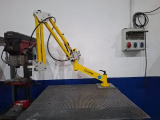 Rascadora Neumática con Mesa