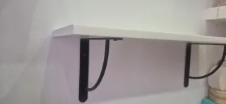 Estantería flotante madera y metal