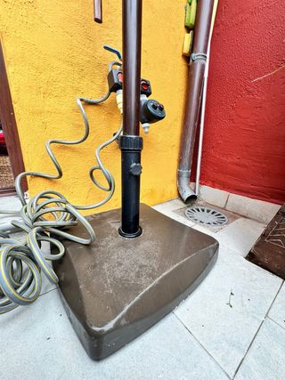 Pie de sombrilla y sombrilla de regalo