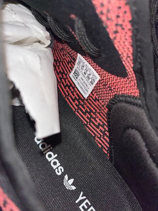 Adidas Yeezy Boost 350 V2 Rojo Negro