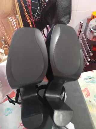 Zapatos de salón destalonados