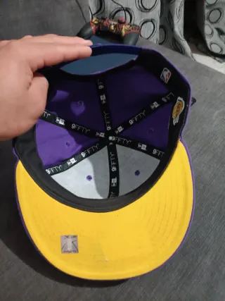 Gorra New Era Chicago Bulls y gorra morada lakers