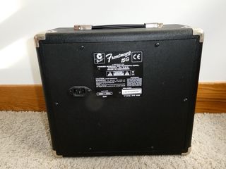 Guitarra Eléctrica Squier Stratocaster Roja