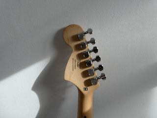 Guitarra Eléctrica Squier Stratocaster Roja