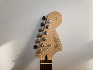 Guitarra Eléctrica Squier Stratocaster Roja