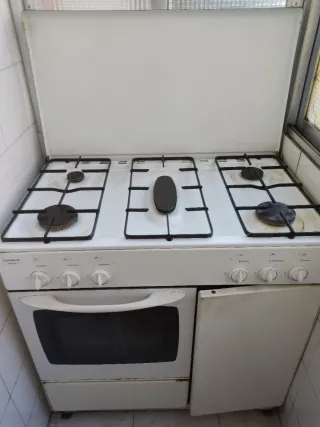 Cocina de gas butano blanca