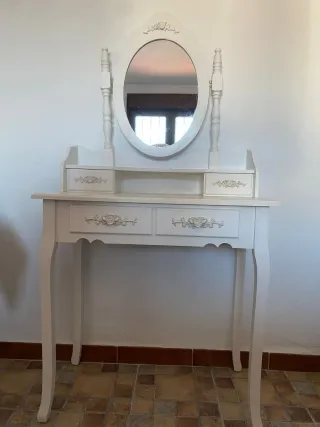 Tocador blanco con espejo