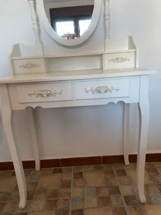 Tocador blanco con espejo