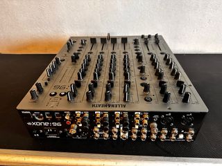 Allen & Heath Xone 96 + Flightcase Mesa Mezclas DJ