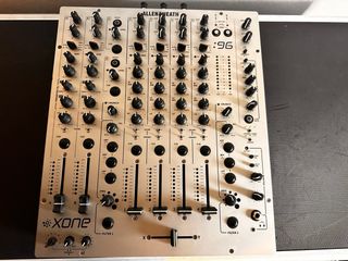 Allen & Heath Xone 96 + Flightcase Mesa Mezclas DJ