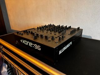 Allen & Heath Xone 96 + Flightcase Mesa Mezclas DJ