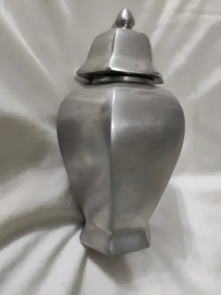 Jarrón Metálico Vintage Plateado