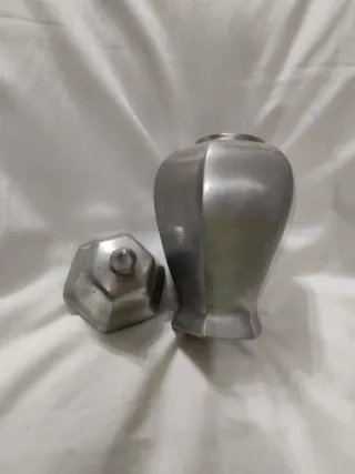 Jarrón Metálico Vintage Plateado