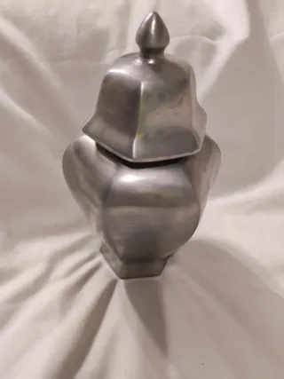 Jarrón Metálico Vintage Plateado