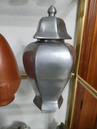 Jarrón Metálico Vintage Plateado