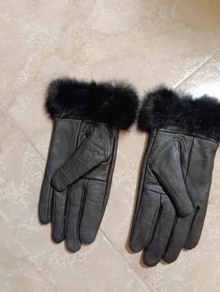 Guantes de cuero y pelo negros