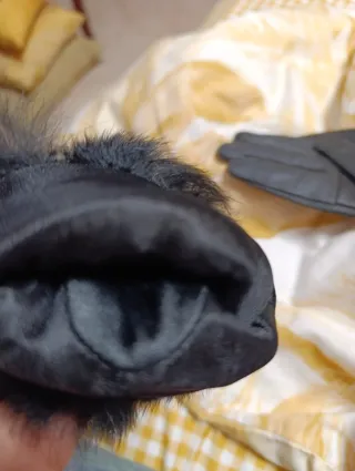 Guantes de cuero y pelo negros