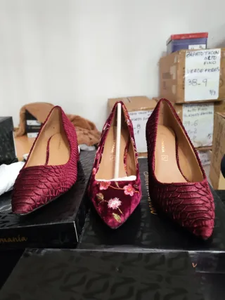 Zapatos Salonmania azules y rojos