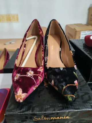 Zapatos Salonmania azules y rojos