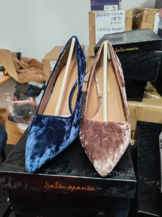 Zapatos Salonmania azules y rojos