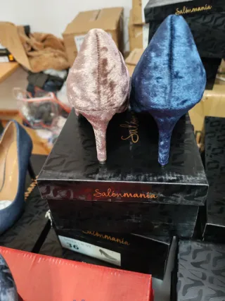 Zapatos Salonmania azules y rojos