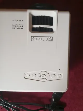 Proyector blanco y negro con mando