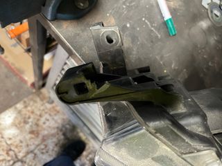 Faro Izquierdo Toyota Hilux GR led