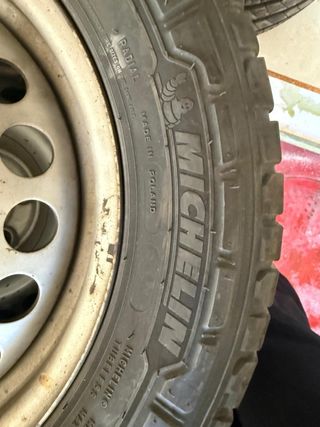 Neumático michelin y llanta Volkswagen Crafter