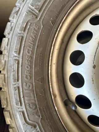 Neumático michelin y llanta Volkswagen Crafter