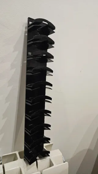 Colgador de Gorras Negro brillo a estrenar.