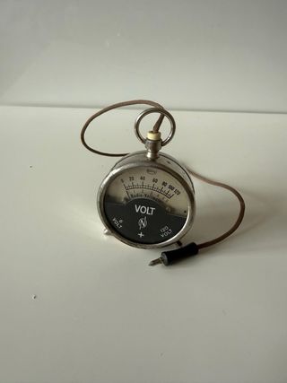 Radio-voltímetro antiguo portátil – Vintage