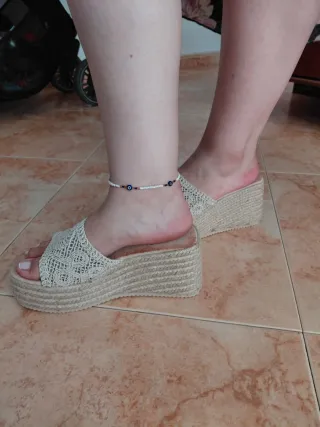 Sandalias cuña beige