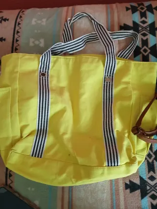 Bolso de playa amarillo con rayas