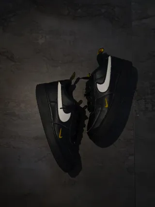 Nike Air Force 1 nere gialle