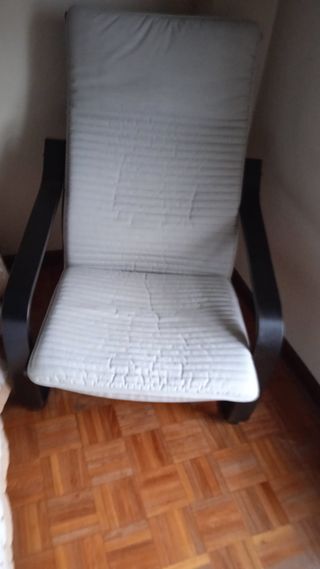 Sillón Poang negro con cojín beige