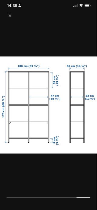 Estantería de cristal y metal negra.