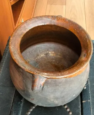 Orza antigua de barro