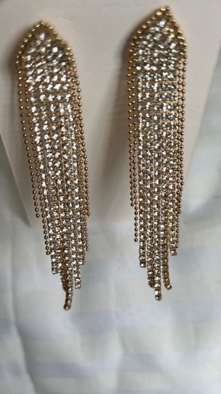 Pendientes largos dorados con brillantes