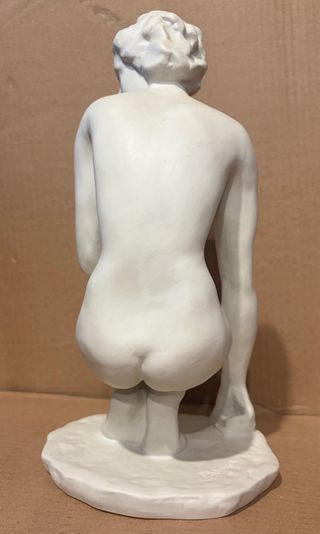 Figura de arte mujer desnuda