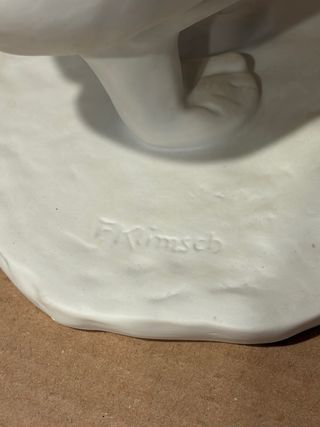 Figura de arte mujer desnuda